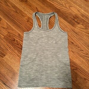 Lululemon size 6 workout tank